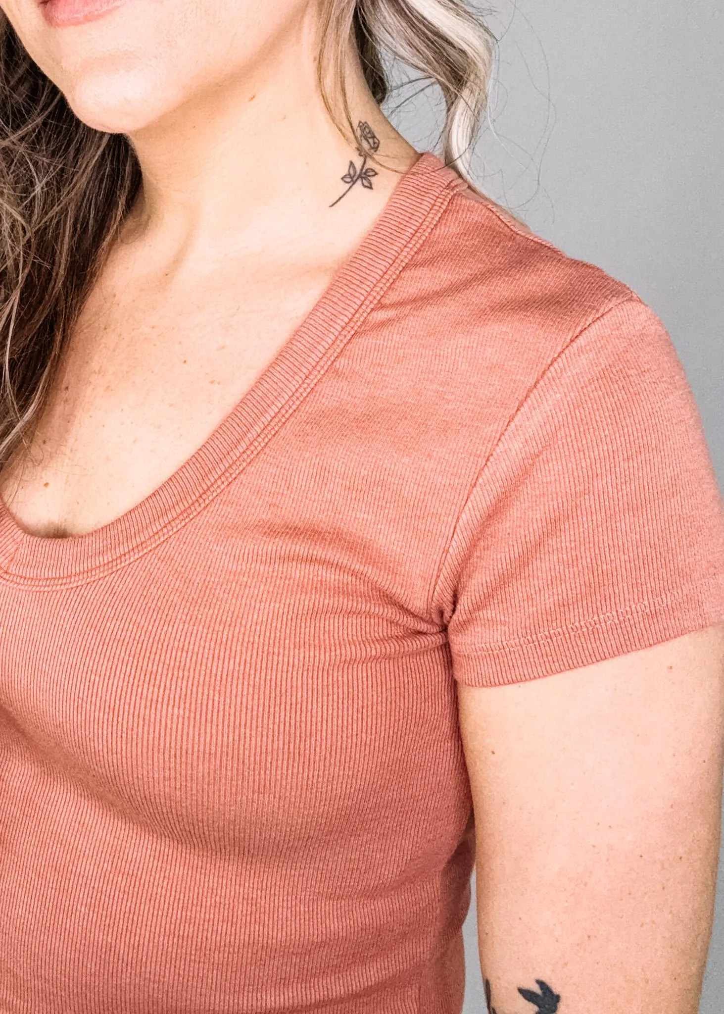 Short Sleeve Baby Rib V-Neck Top