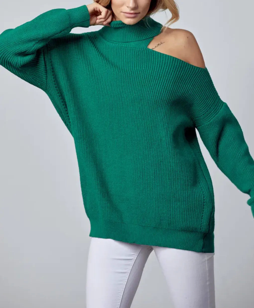 SHOULDER-BARING TURTLENECK SWEATER