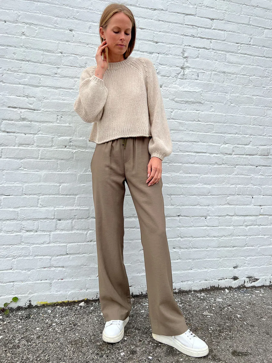 Sloane Mid-Rise Pant in Drapey Poplin - Green