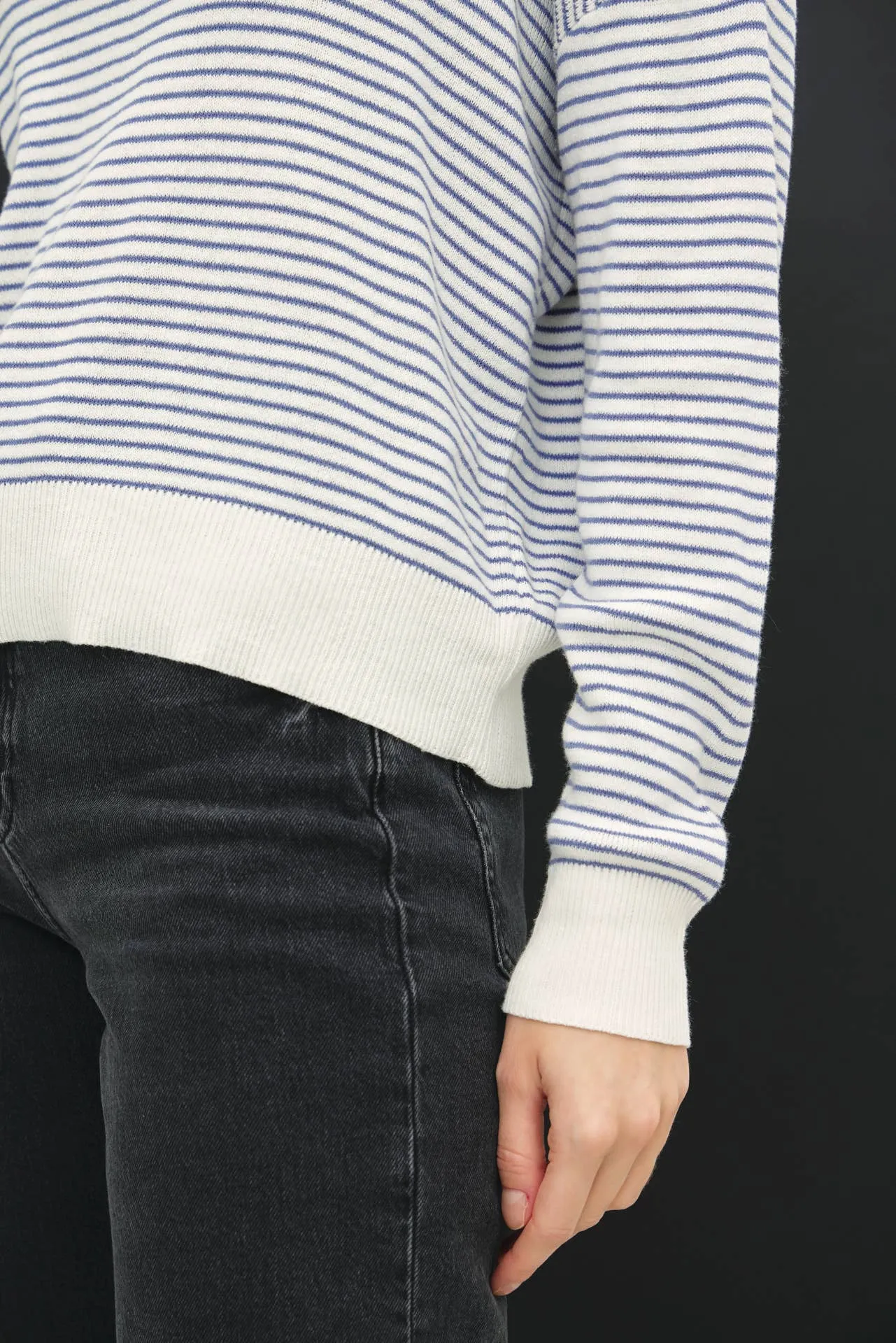 STRIPED LONG SLEEVE SWEATER