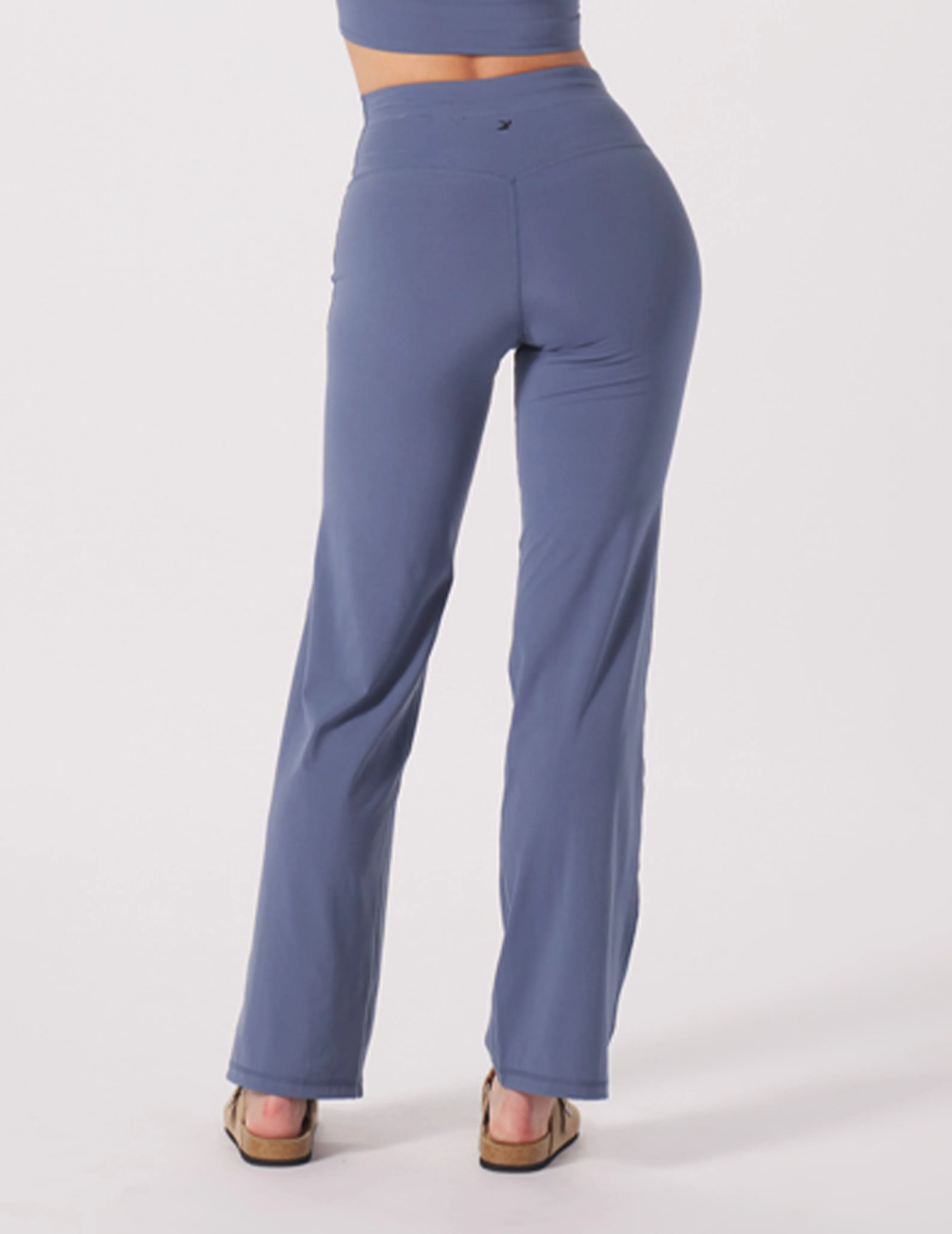 Sultry Straight Leg: Washed Blue