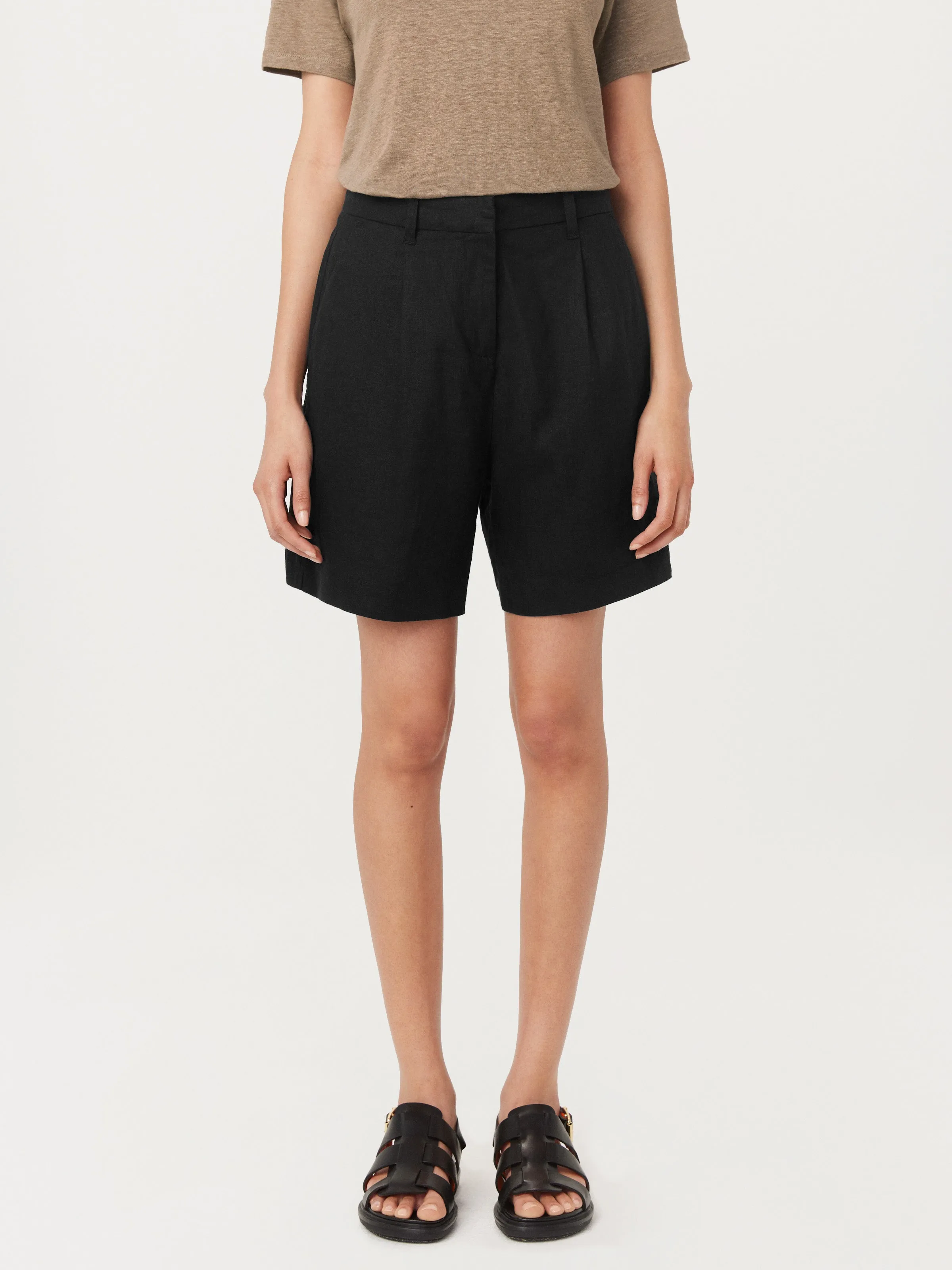 The Amelia Linen Balloon Short in Black