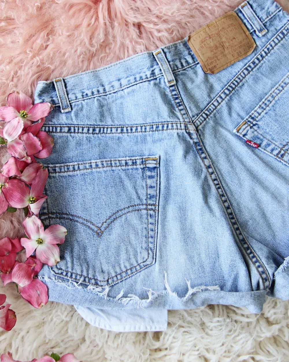 Vintage Levi's 569 Shorts