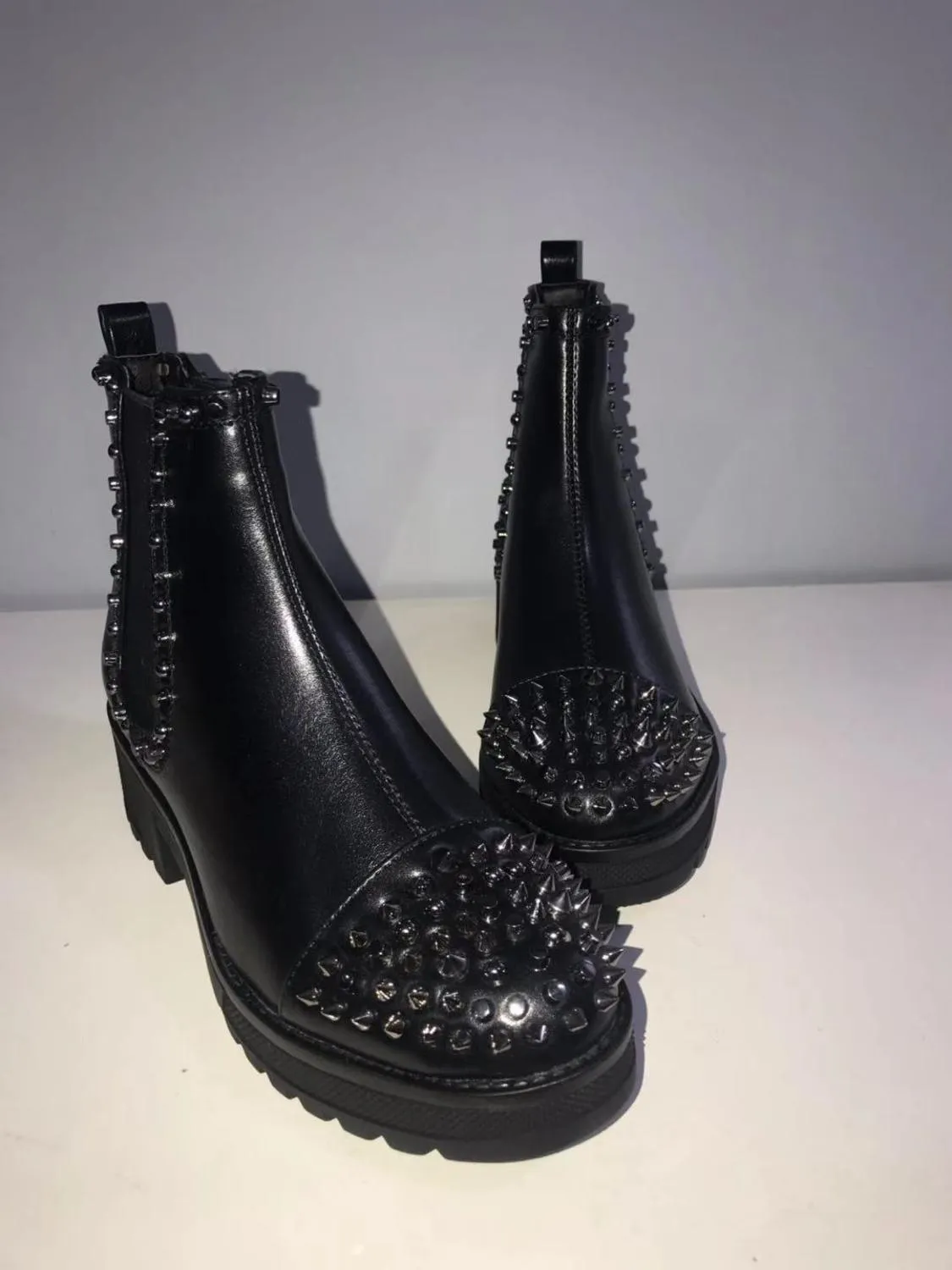 Women Zipper Rivet Boots Round Toe