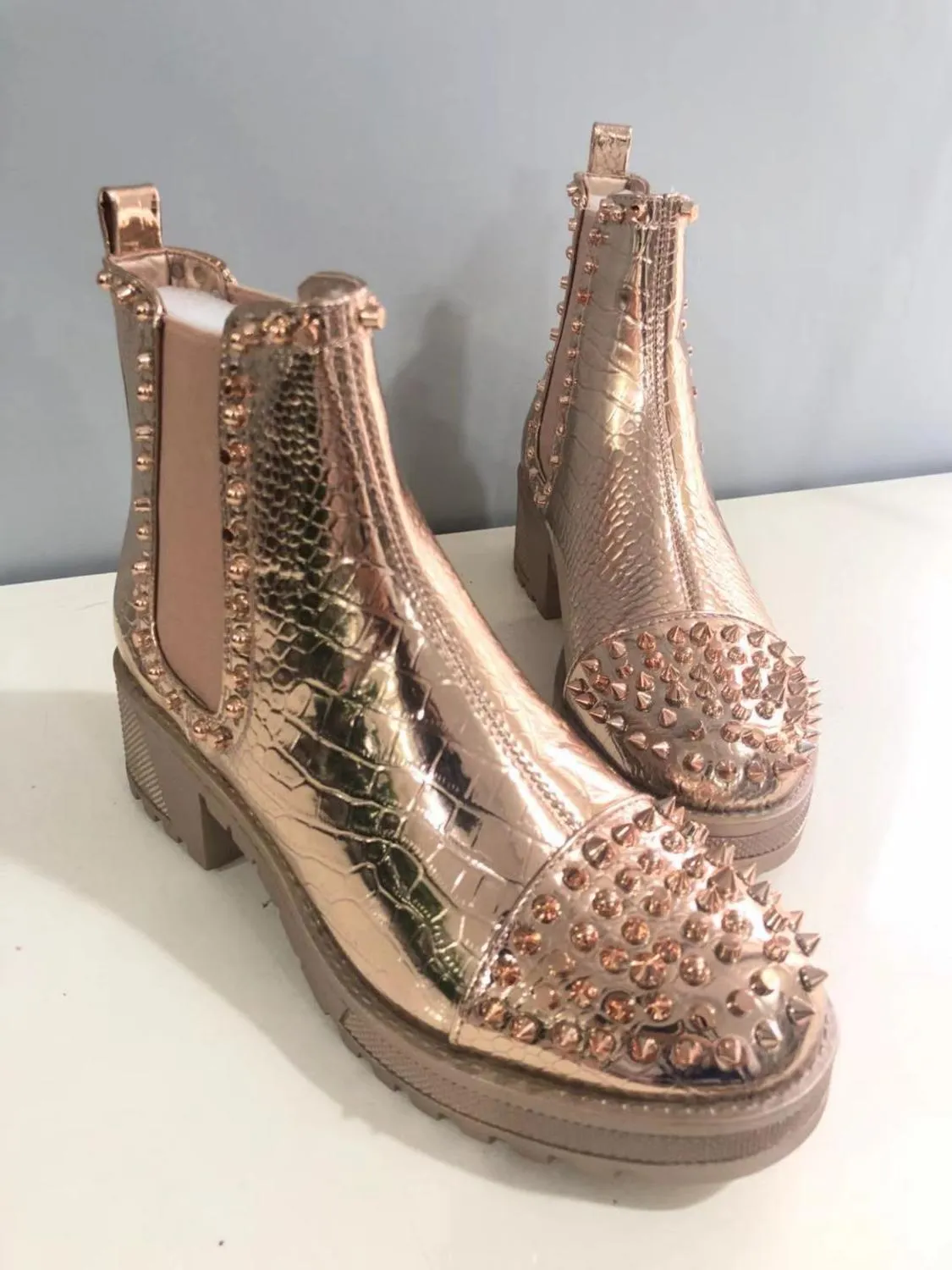 Women Zipper Rivet Boots Round Toe