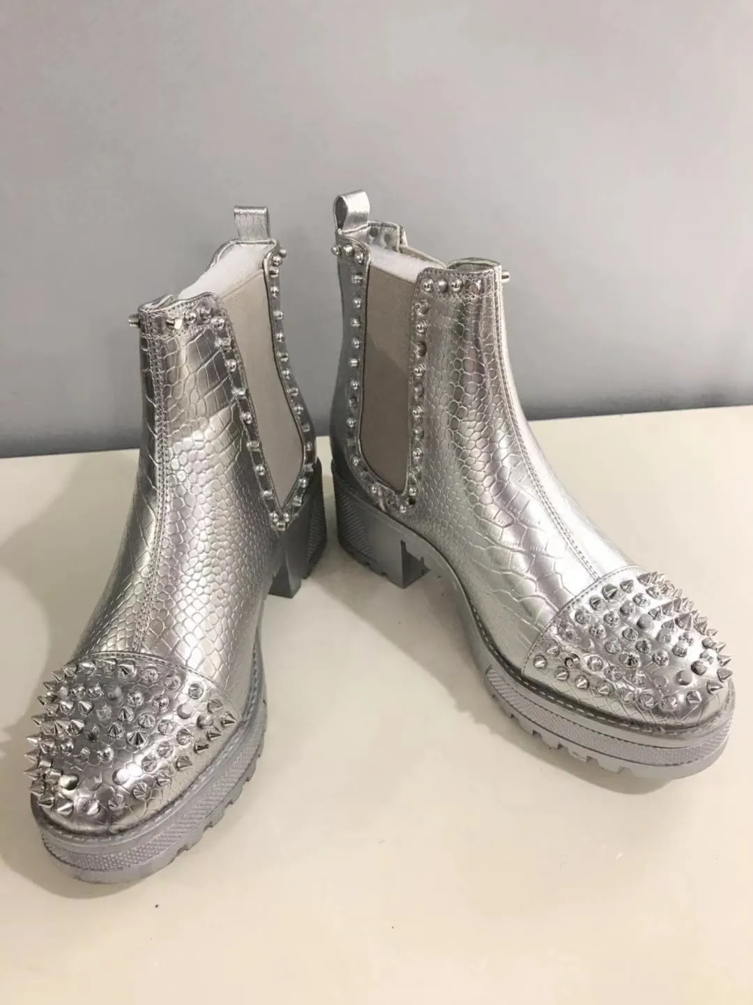 Women Zipper Rivet Boots Round Toe
